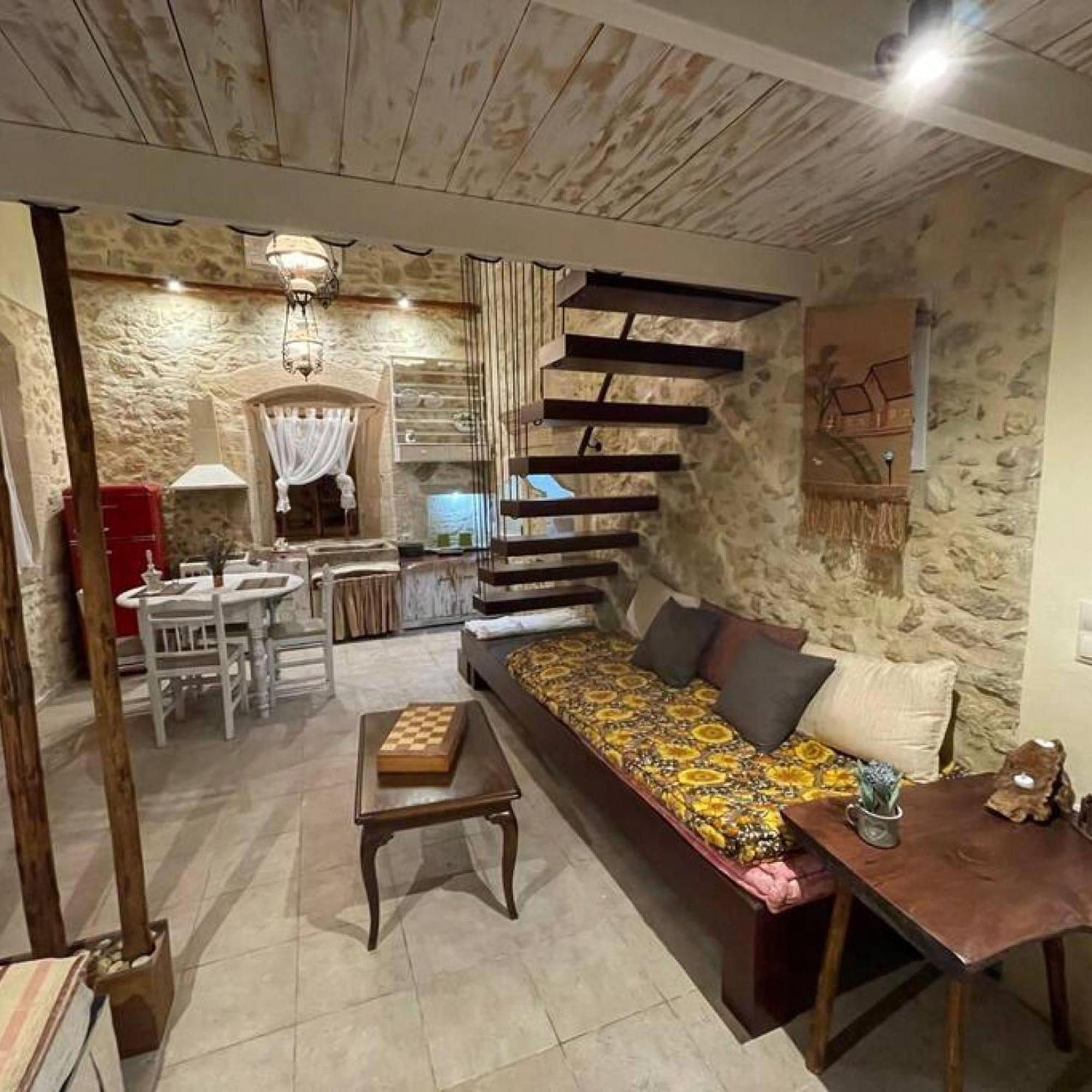 Village Little House At Roustika Luaran gambar