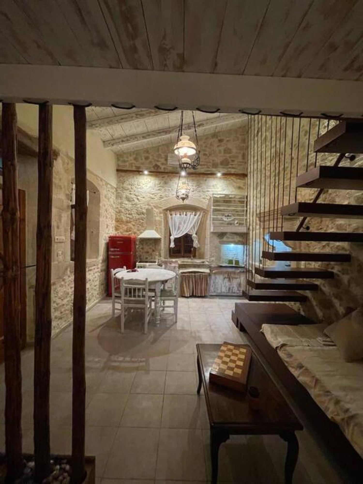 Village Little House At Roustika Luaran gambar