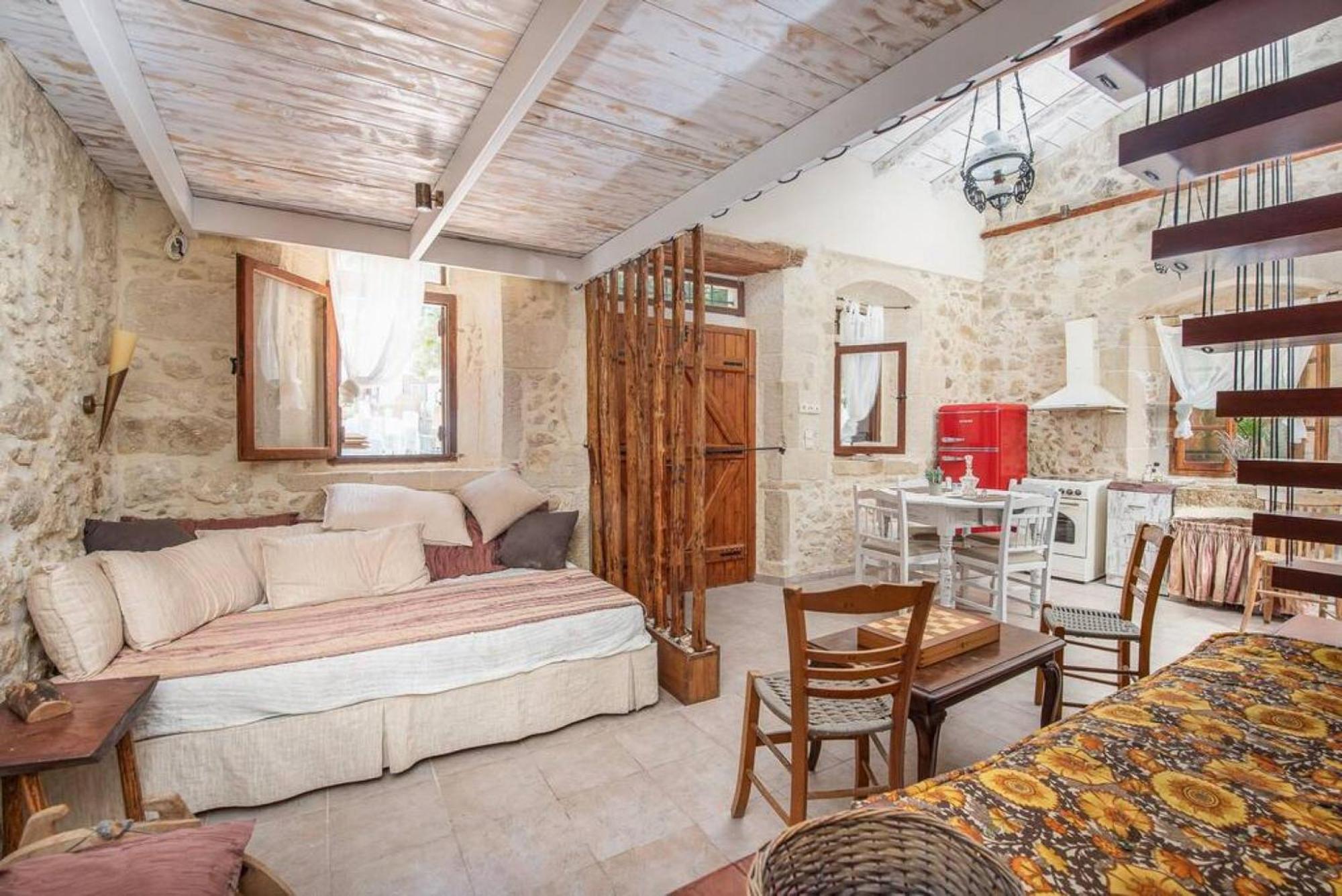 Village Little House At Roustika Luaran gambar