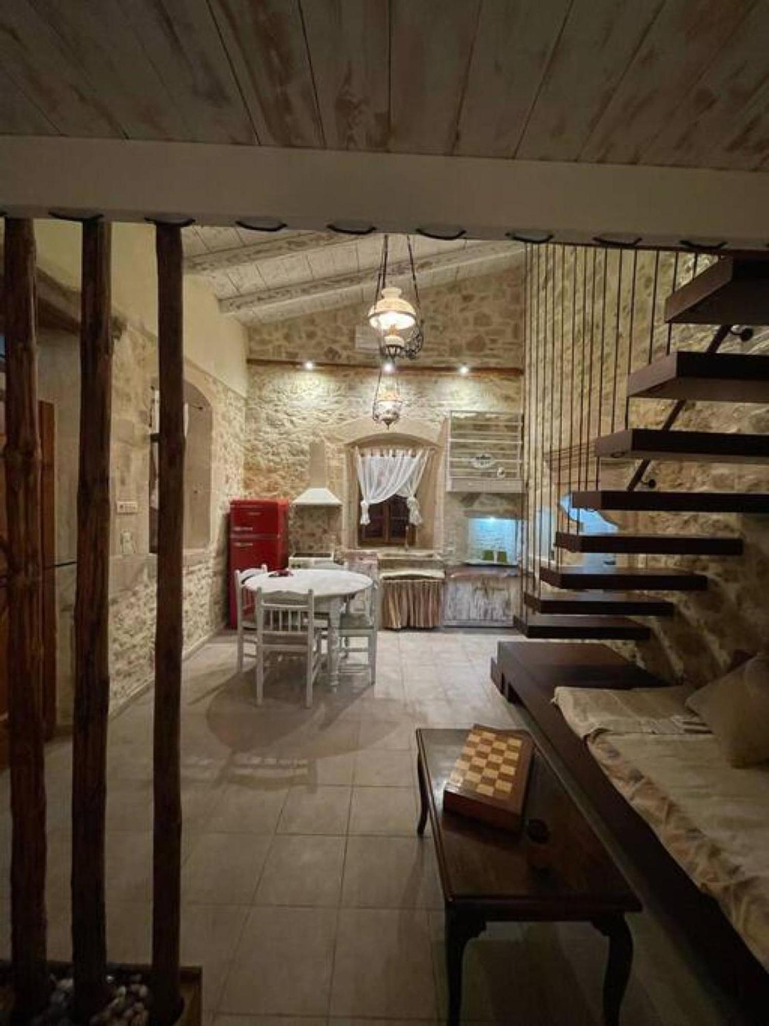 Village Little House At Roustika Luaran gambar
