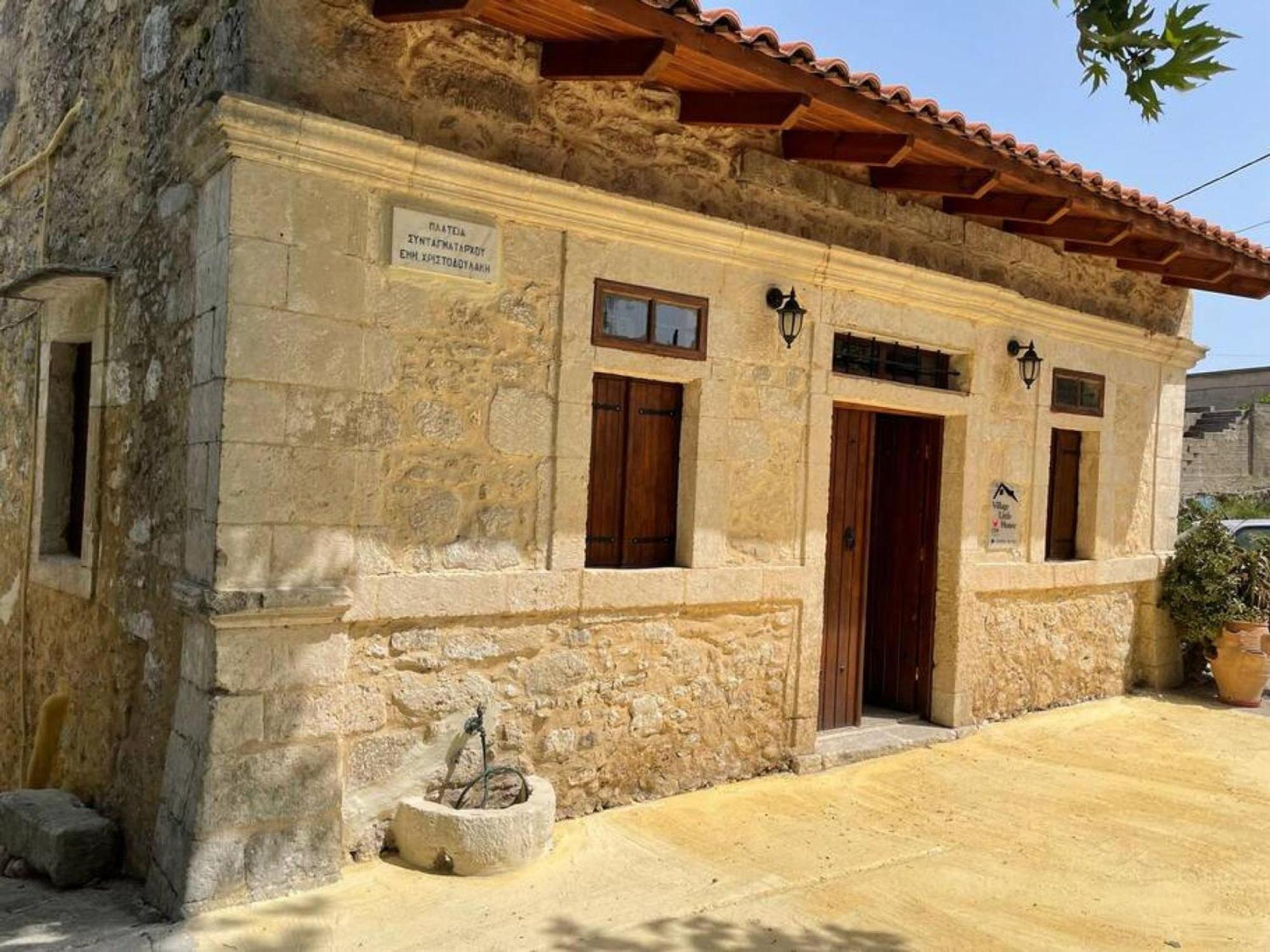 Village Little House At Roustika Luaran gambar